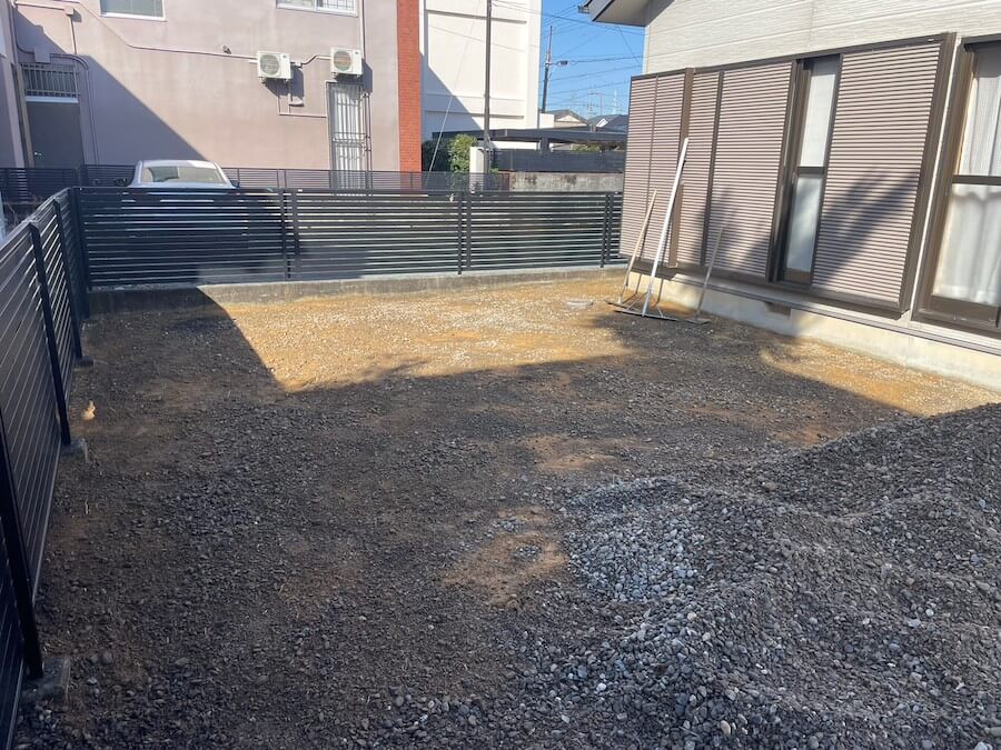 浜松市南区の既存の砂利を撤去の様子