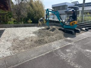 駐車場の整地作業中