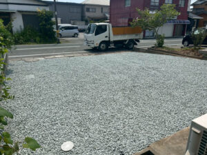 砂利敷き後横から